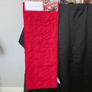 Red hearts table runner